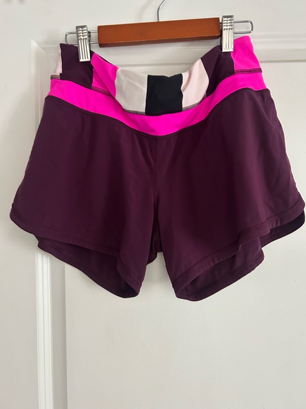 Lululemon Groovy Run Short
Plum / Raspberry Glo Light / Pow Stripe Raspberry Glo